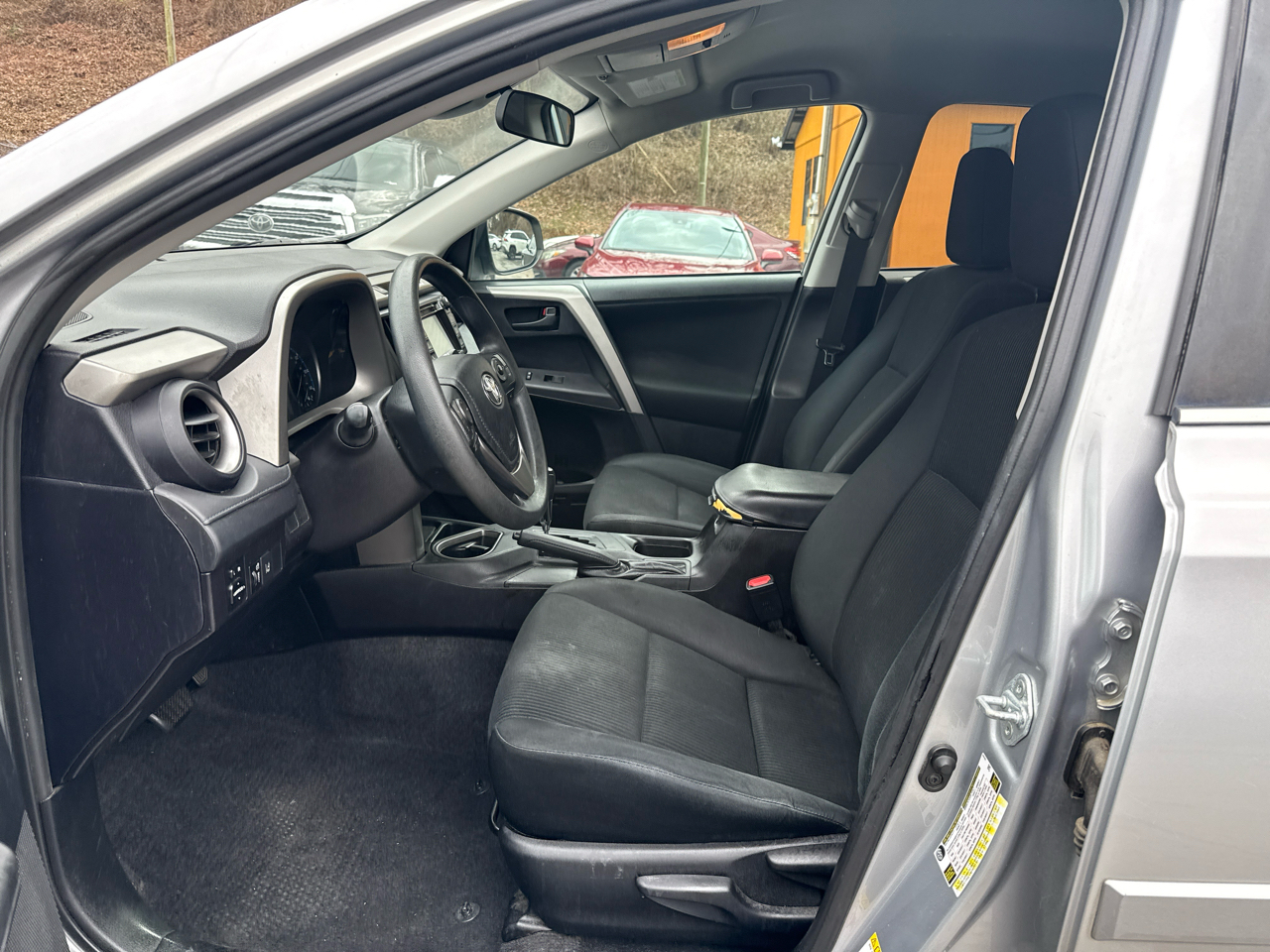 Toyota RAV4 LE FWD 2017