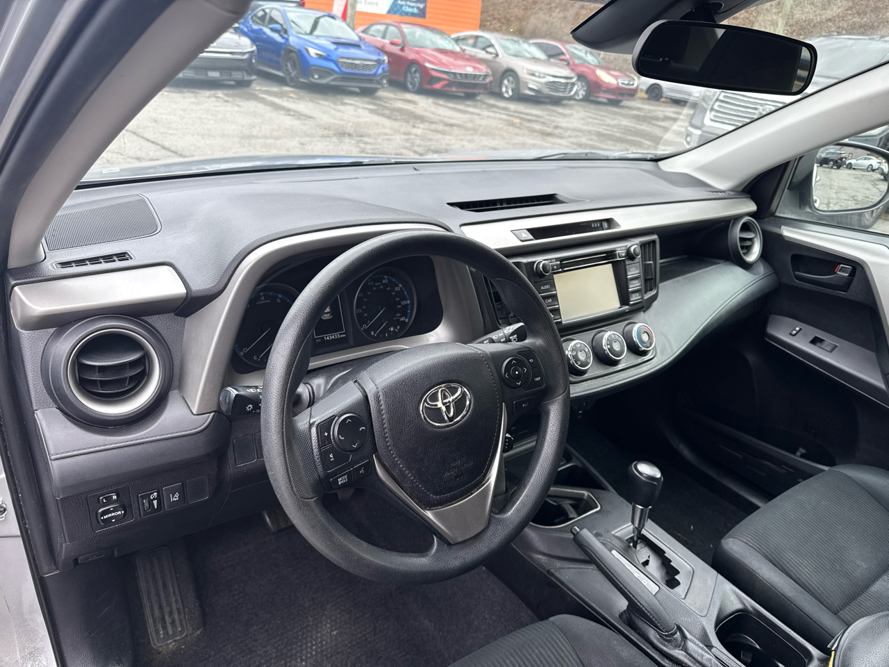 Toyota RAV4 LE FWD 2017