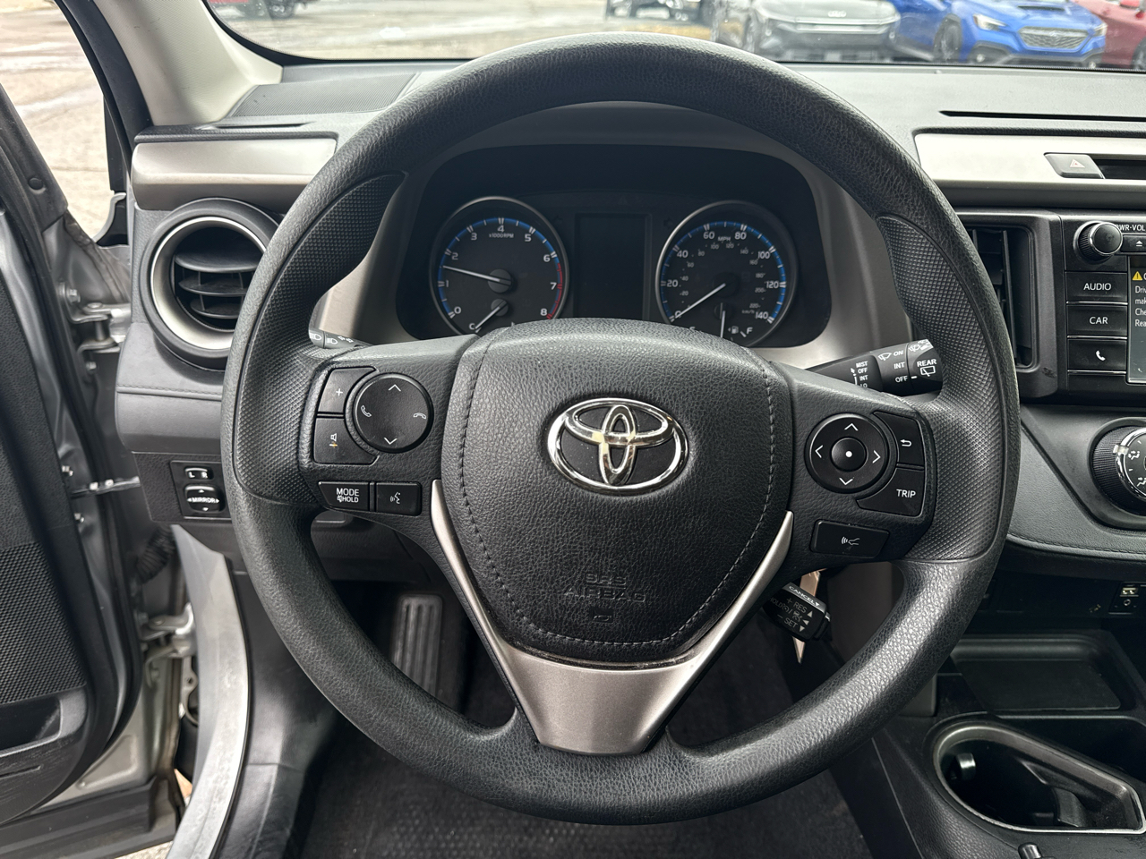 Toyota RAV4 LE FWD 2017