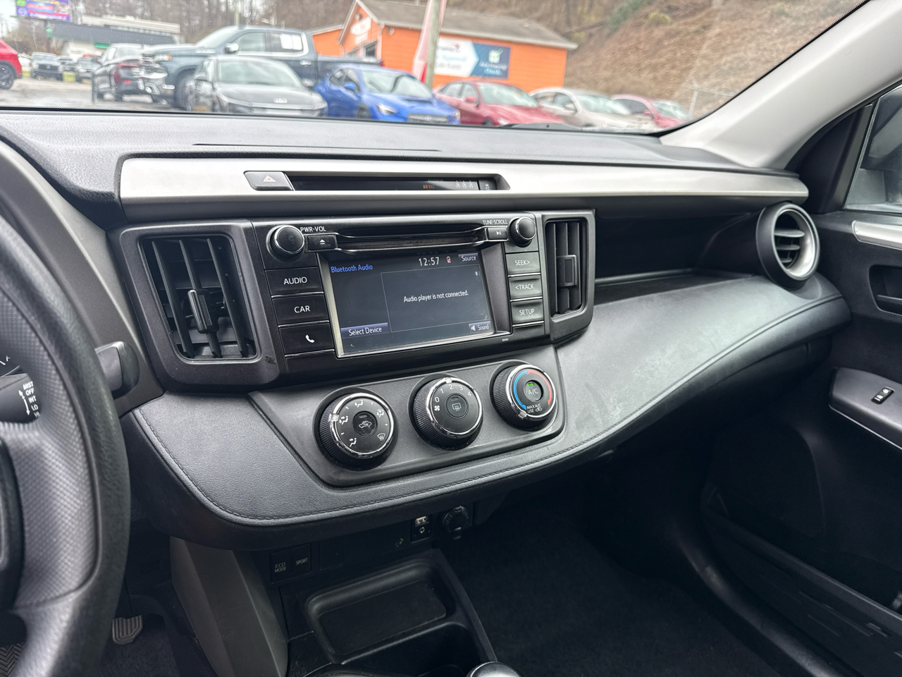 Toyota RAV4 LE FWD 2017