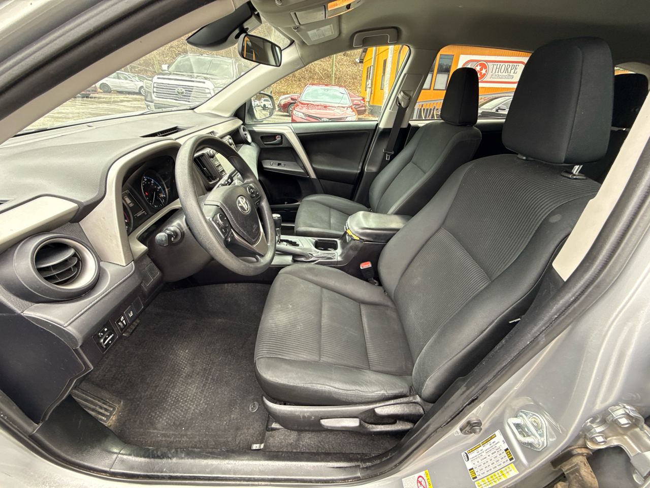 Toyota RAV4 LE FWD 2017