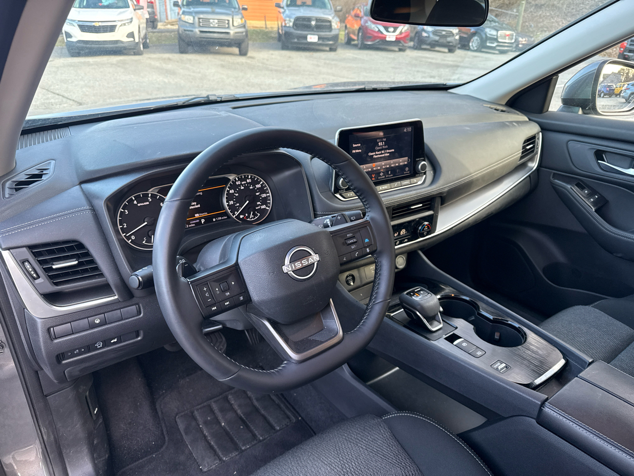 Nissan Rogue SV 2025