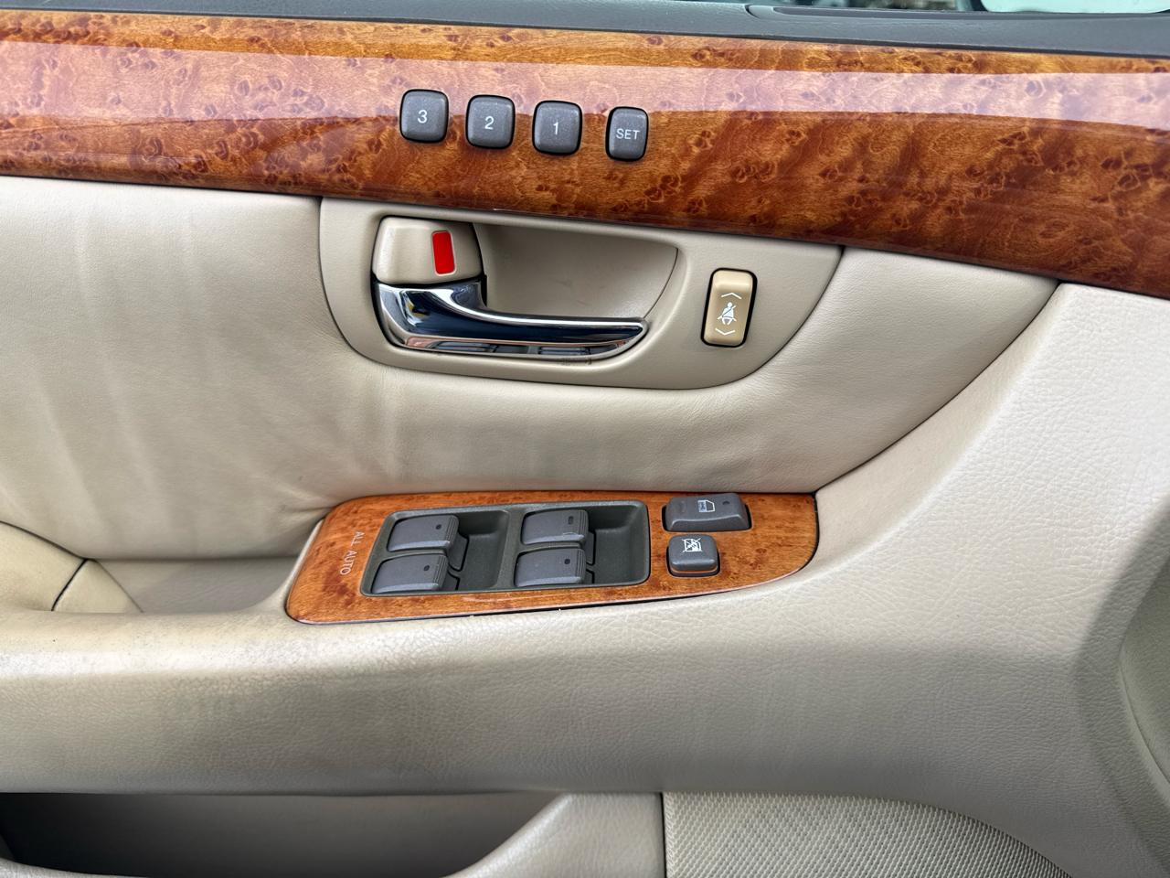 Lexus LS 430 Sedan 2004