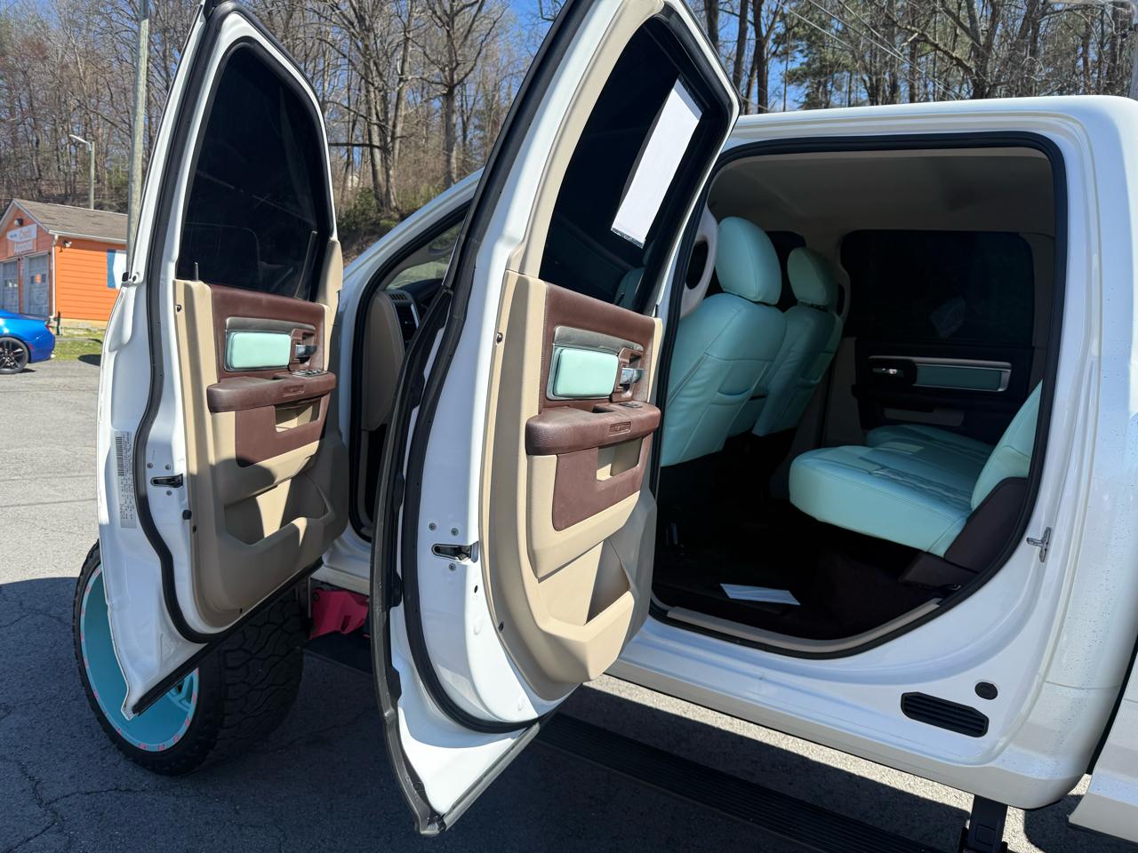 RAM 1500 Classic Tradesman Crew Cab SWB 4WD 2024