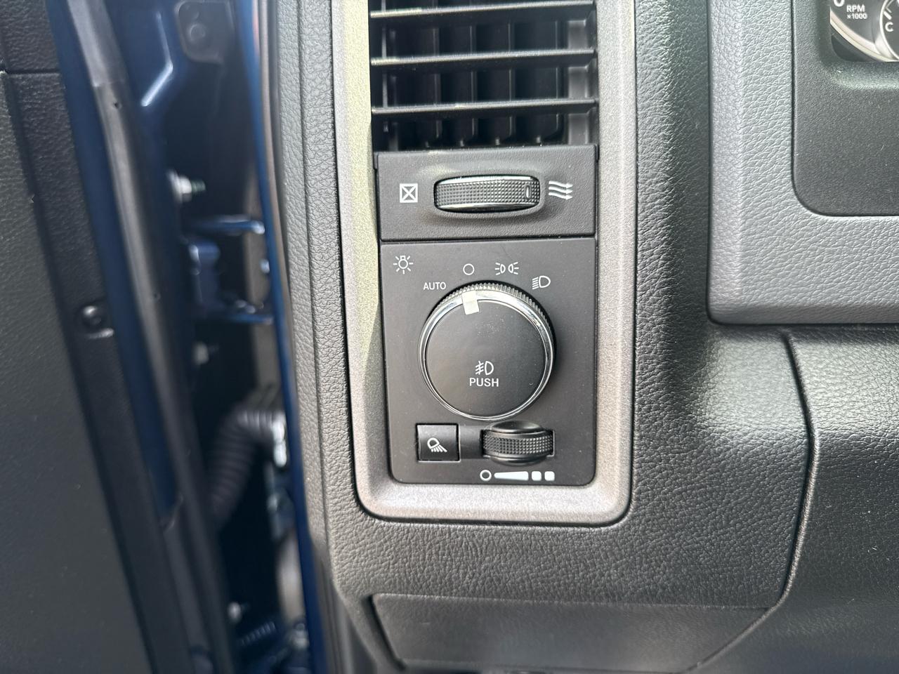 RAM 1500 Classic Tradesman Quad Cab 4WD 2019