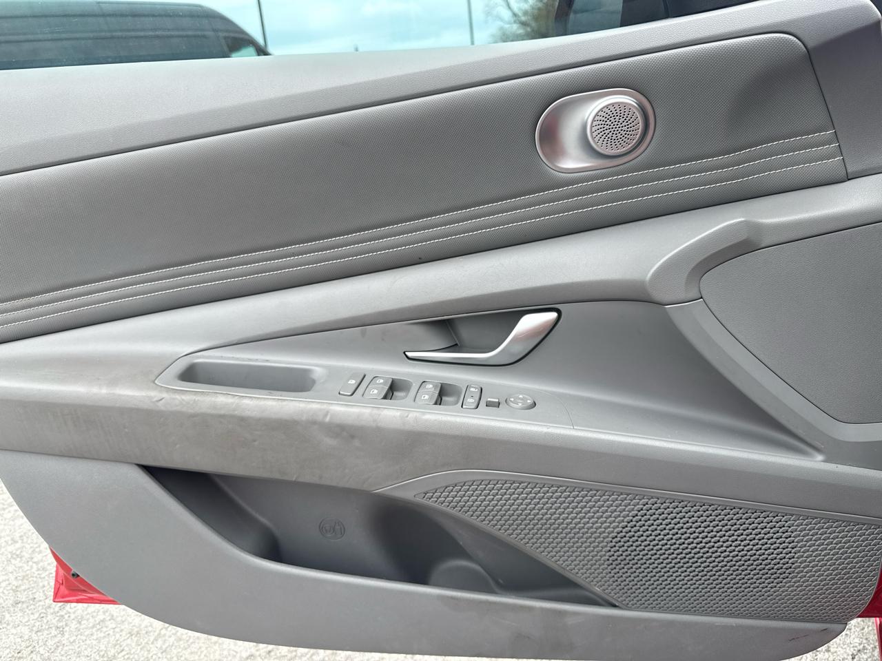 Hyundai Elantra SEL 2023