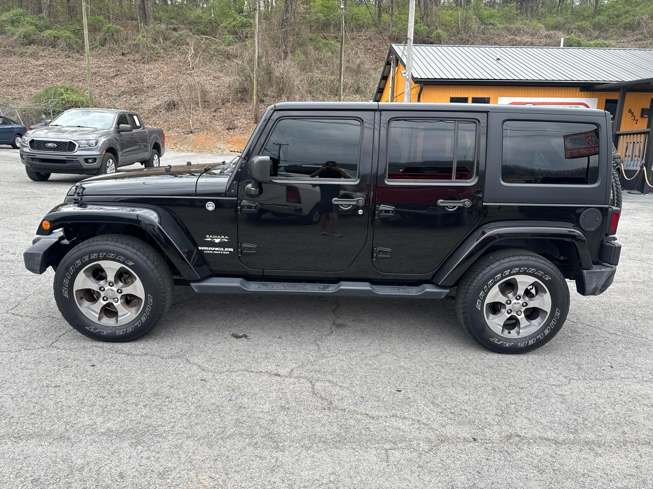 Jeep Wrangler Unlimited Sahara 4WD 2017