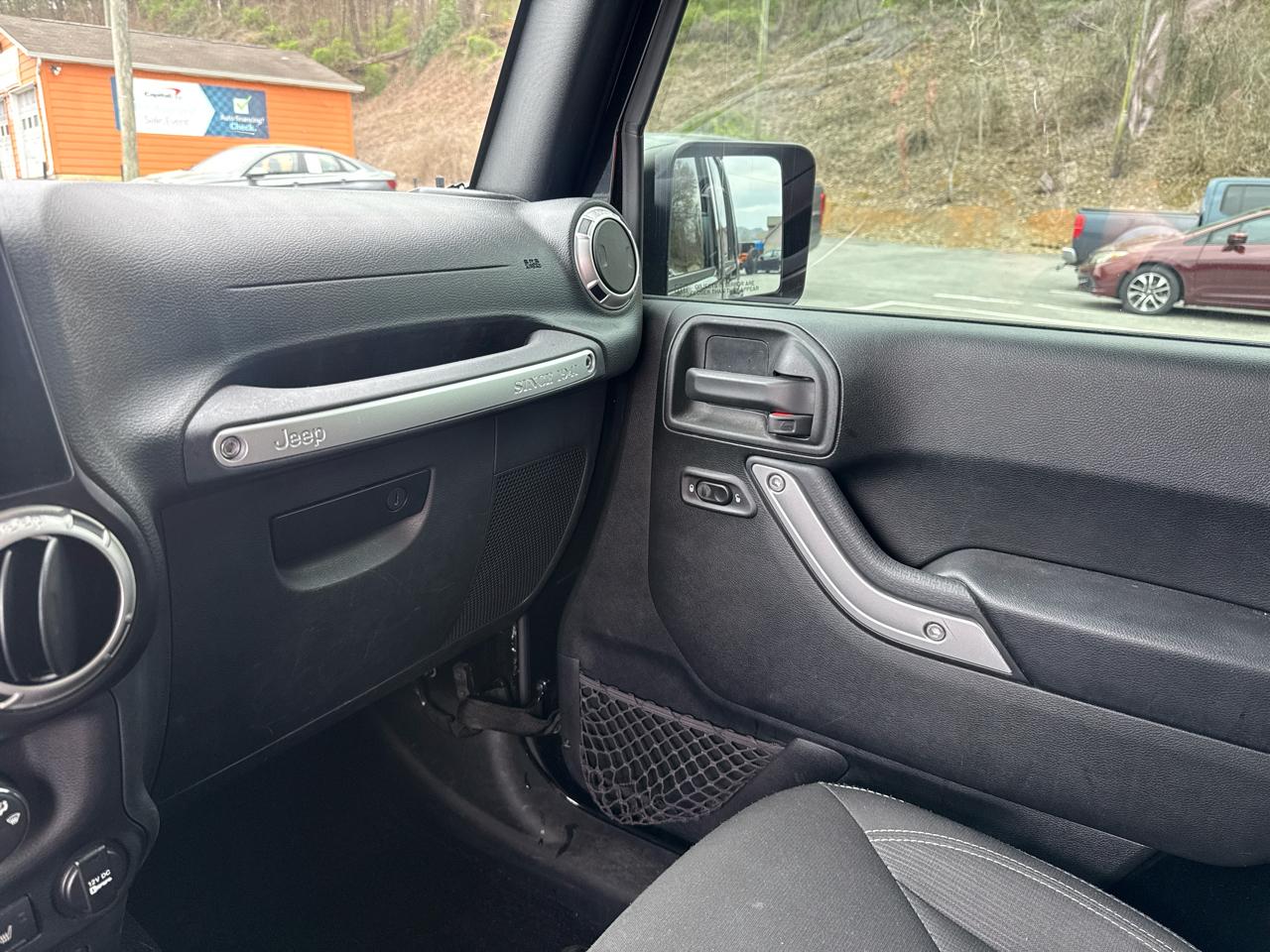 Jeep Wrangler Unlimited Sahara 4WD 2017