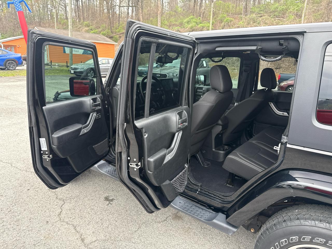 Jeep Wrangler Unlimited Sahara 4WD 2017