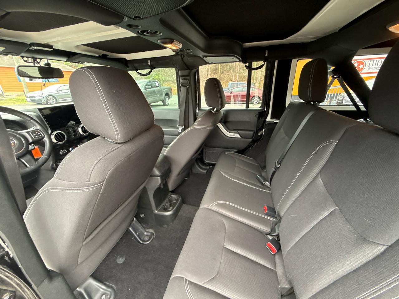 Jeep Wrangler Unlimited Sahara 4WD 2017