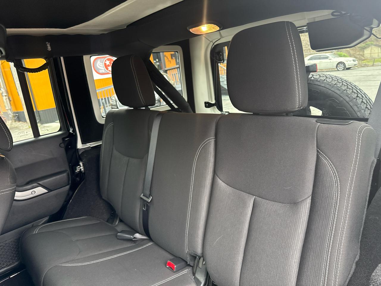 Jeep Wrangler Unlimited Sahara 4WD 2017