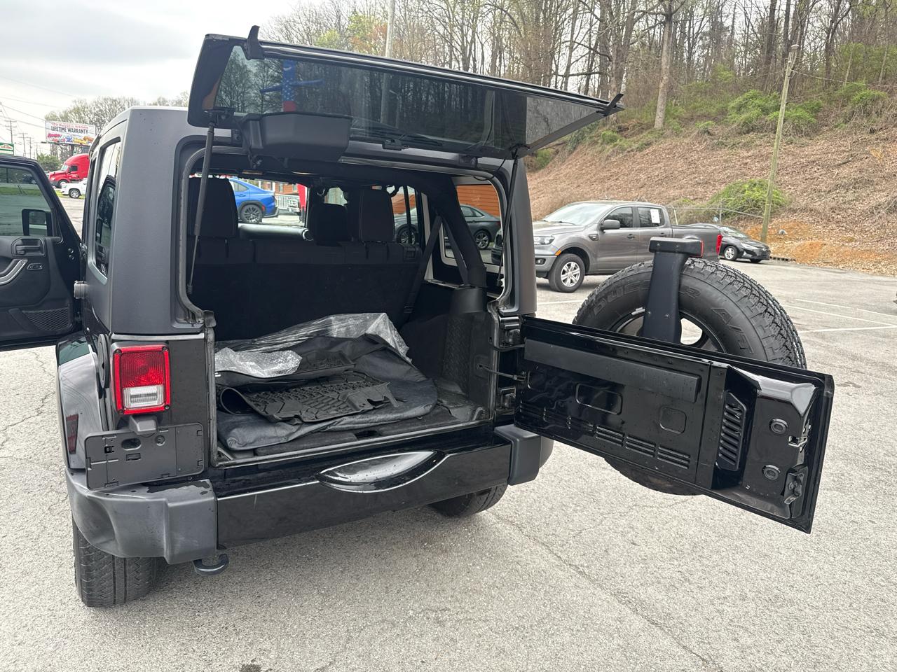 Jeep Wrangler Unlimited Sahara 4WD 2017