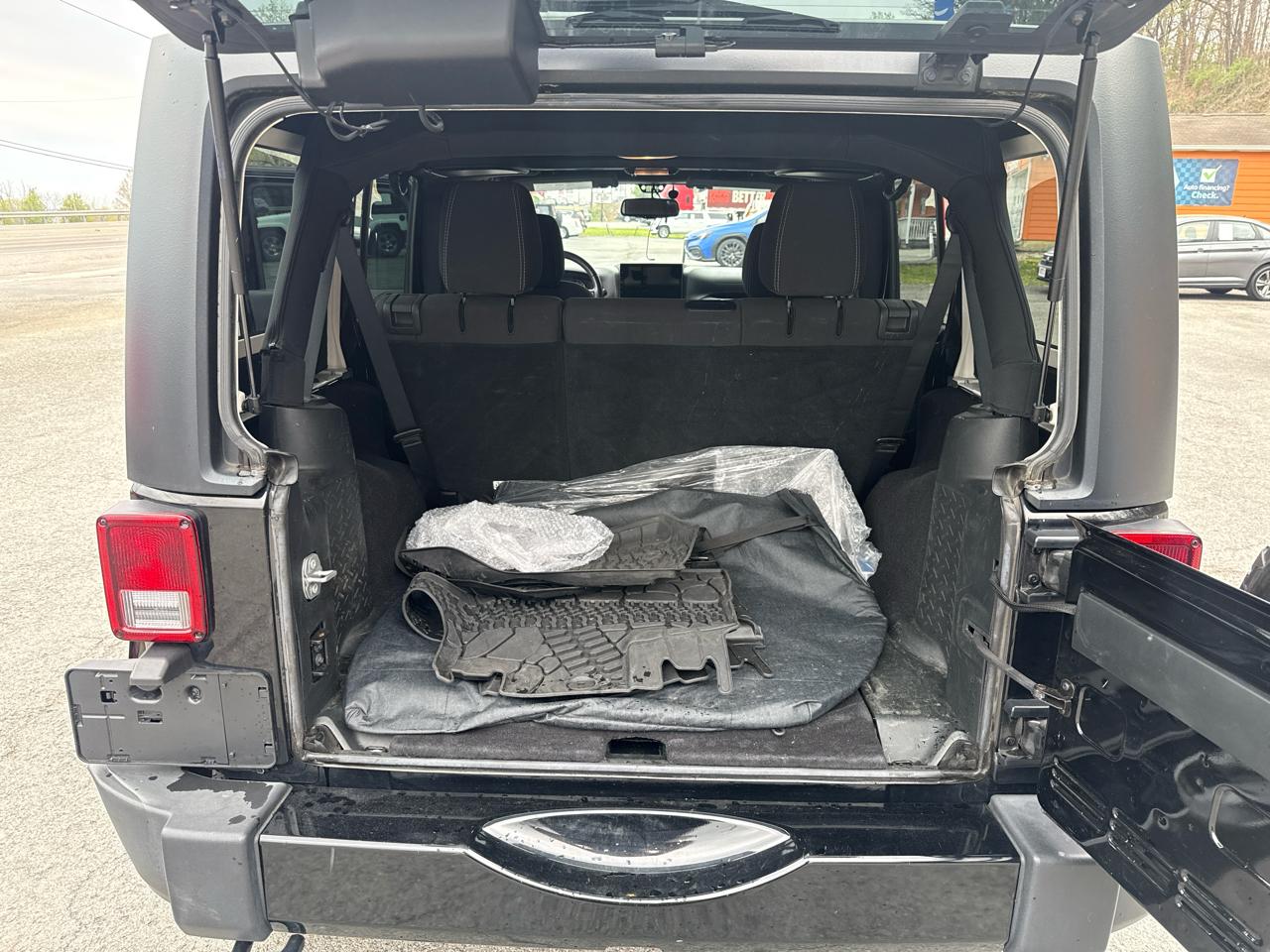 Jeep Wrangler Unlimited Sahara 4WD 2017