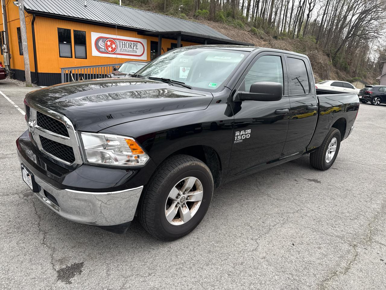 RAM 1500 SLT Quad Cab 4WD 2024