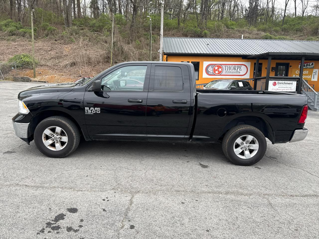 RAM 1500 SLT Quad Cab 4WD 2024