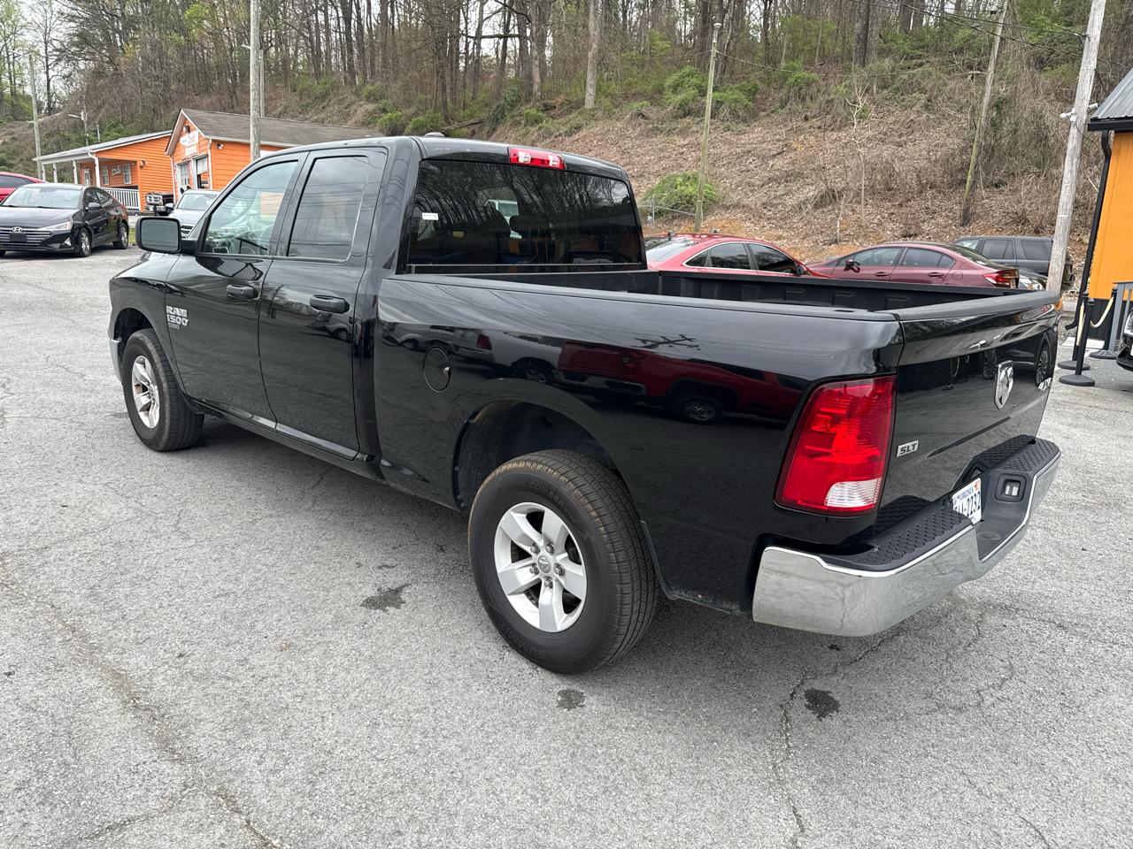 RAM 1500 SLT Quad Cab 4WD 2024