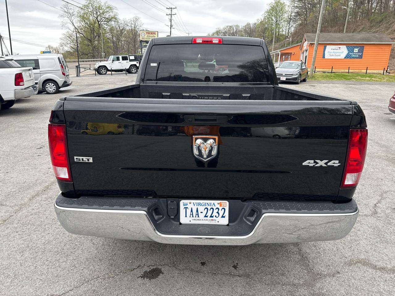 RAM 1500 SLT Quad Cab 4WD 2024