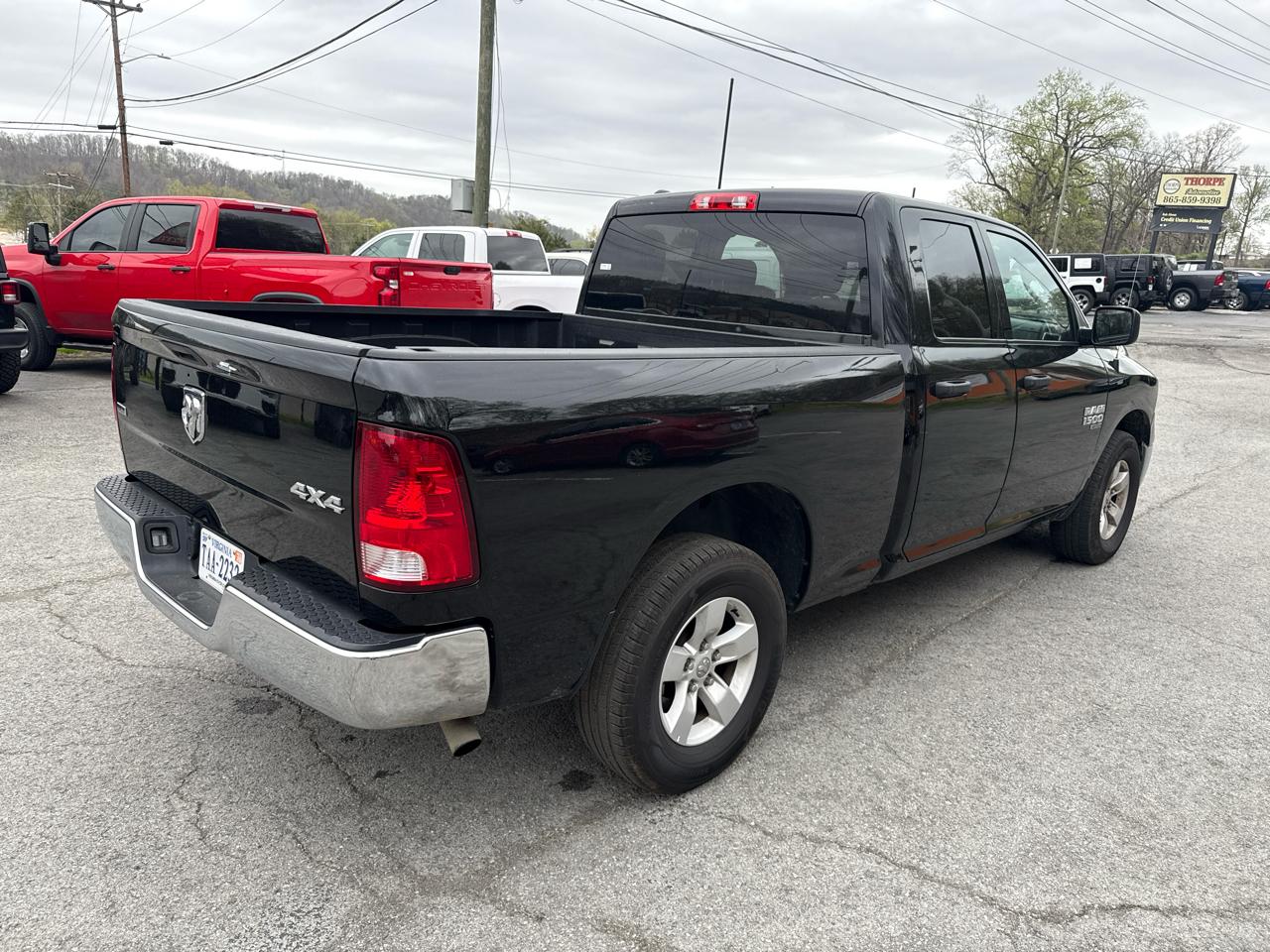 RAM 1500 SLT Quad Cab 4WD 2024