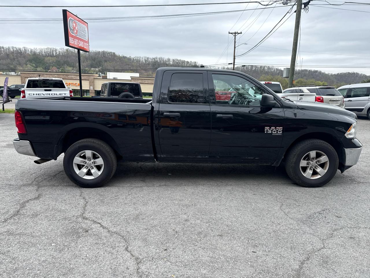 RAM 1500 SLT Quad Cab 4WD 2024