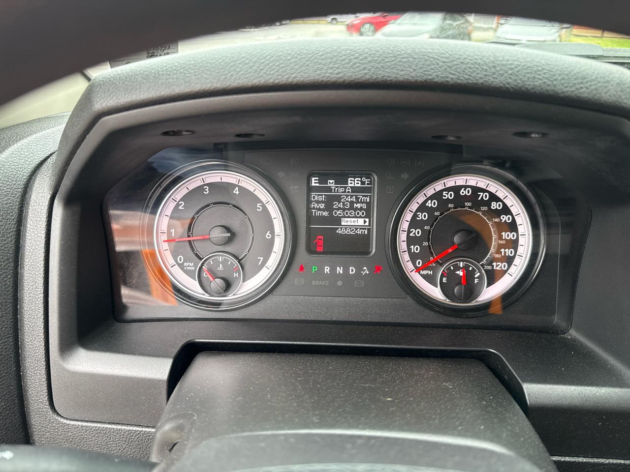 RAM 1500 SLT Quad Cab 4WD 2024