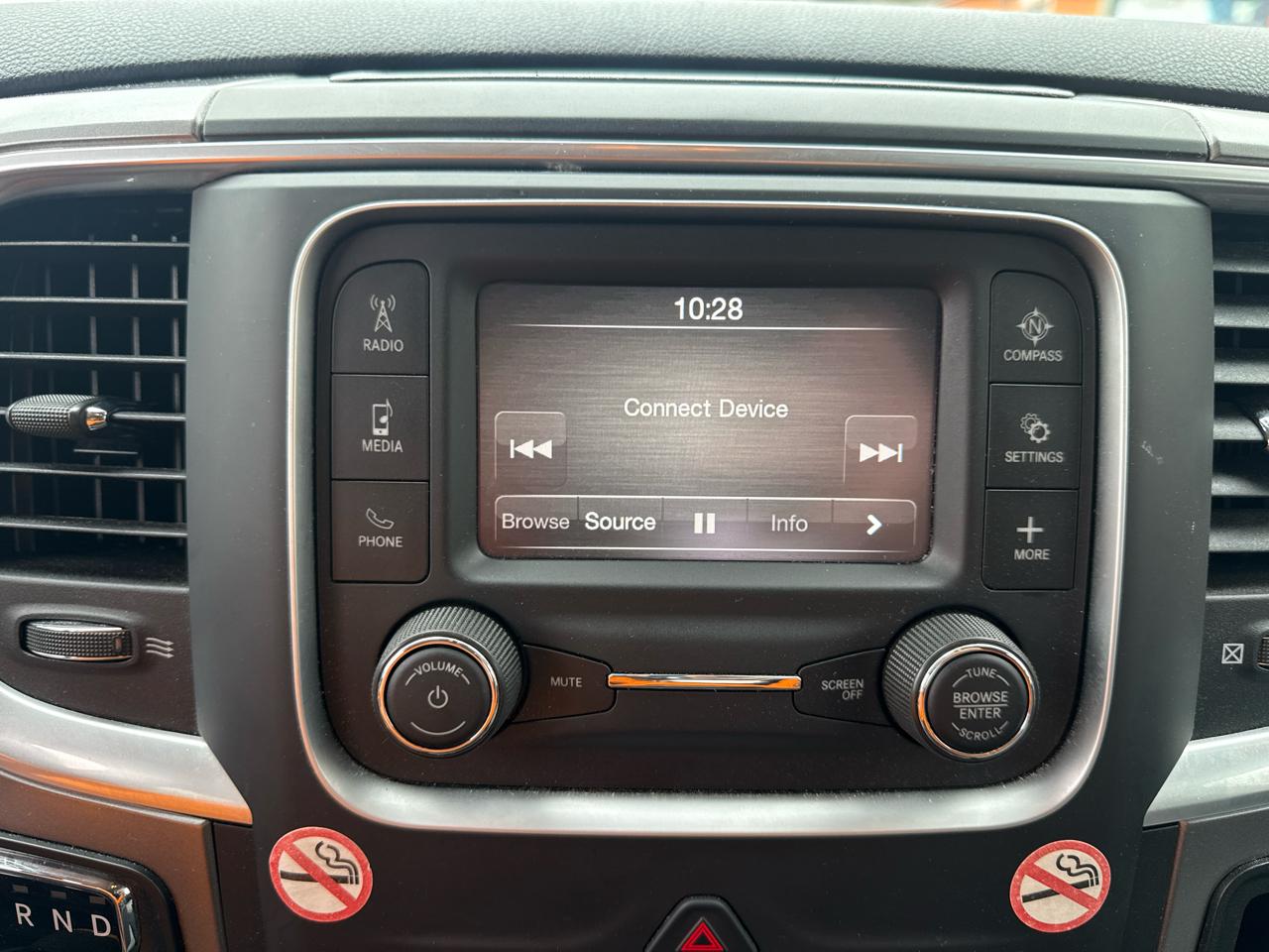 RAM 1500 SLT Quad Cab 4WD 2024