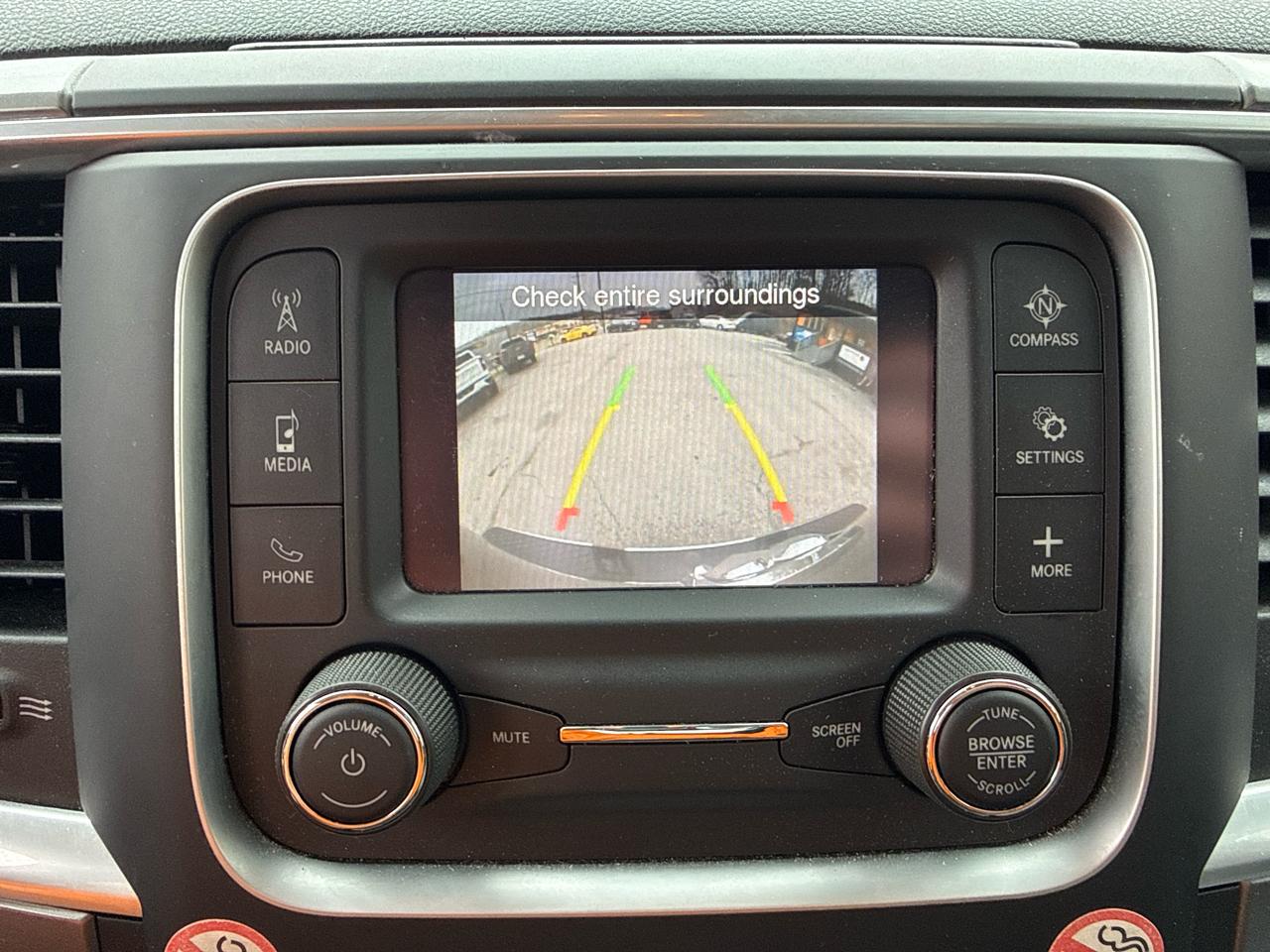 RAM 1500 SLT Quad Cab 4WD 2024