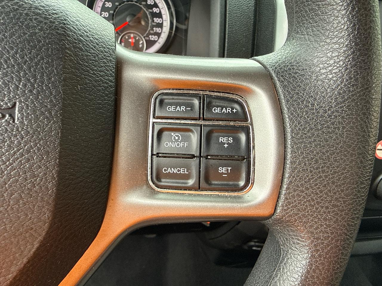 RAM 1500 SLT Quad Cab 4WD 2024