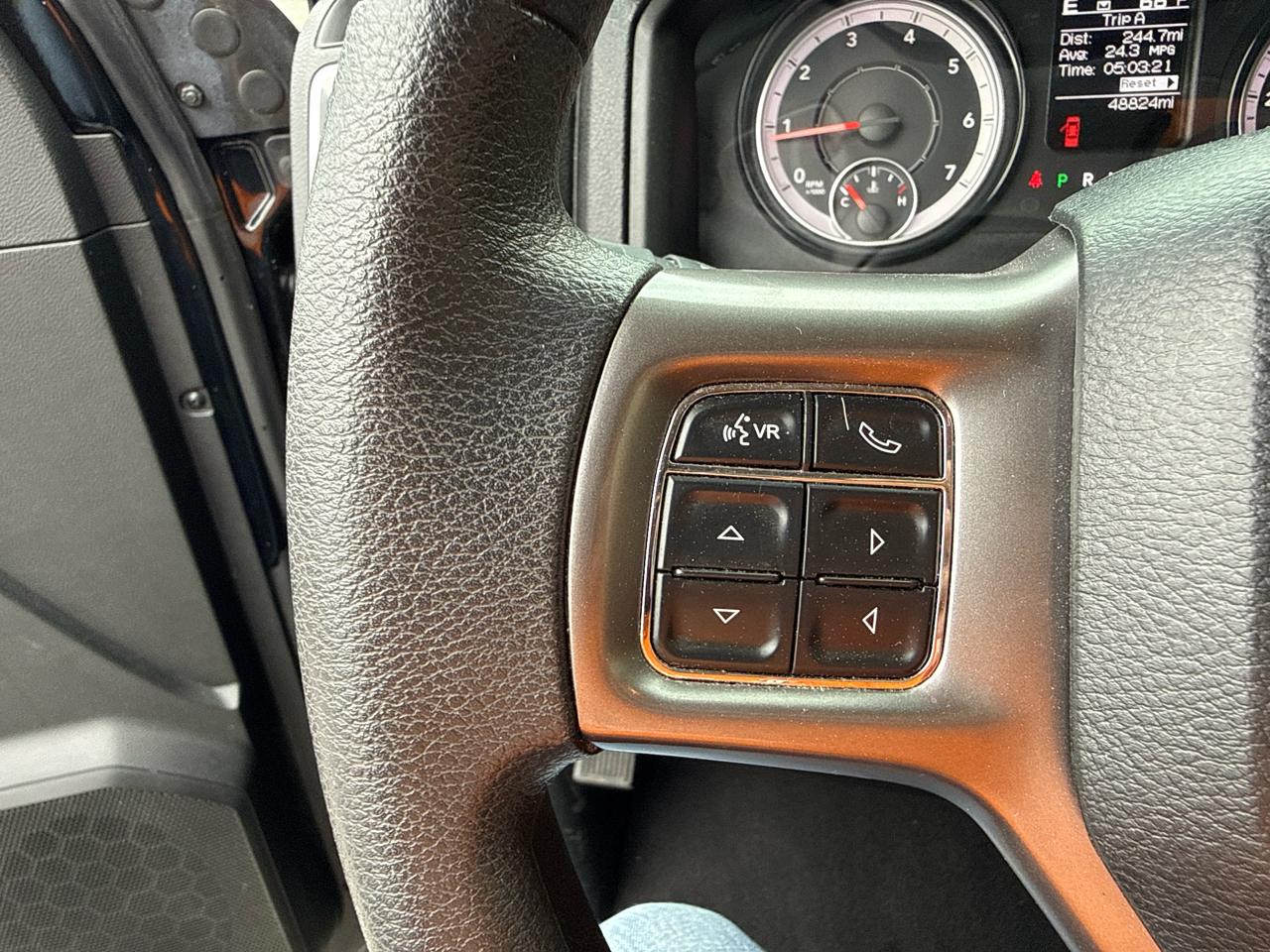 RAM 1500 SLT Quad Cab 4WD 2024