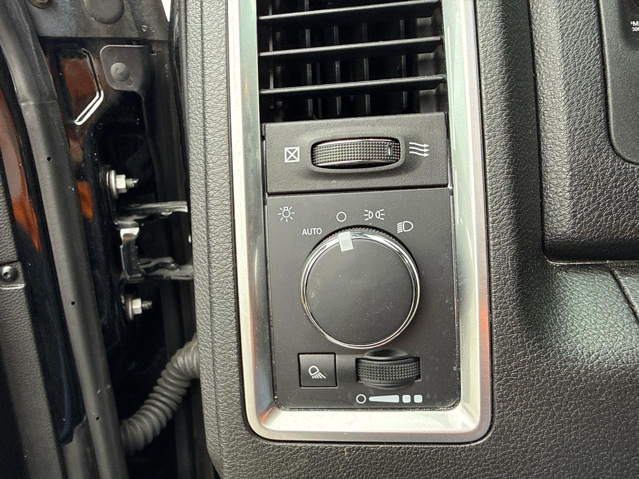 RAM 1500 SLT Quad Cab 4WD 2024