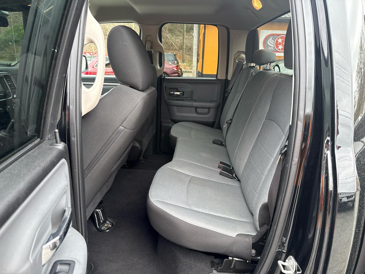 RAM 1500 SLT Quad Cab 4WD 2024