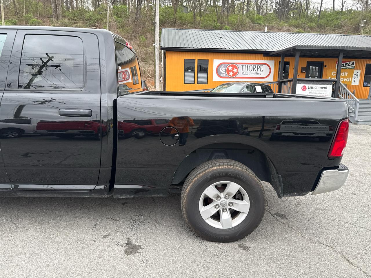 RAM 1500 SLT Quad Cab 4WD 2024