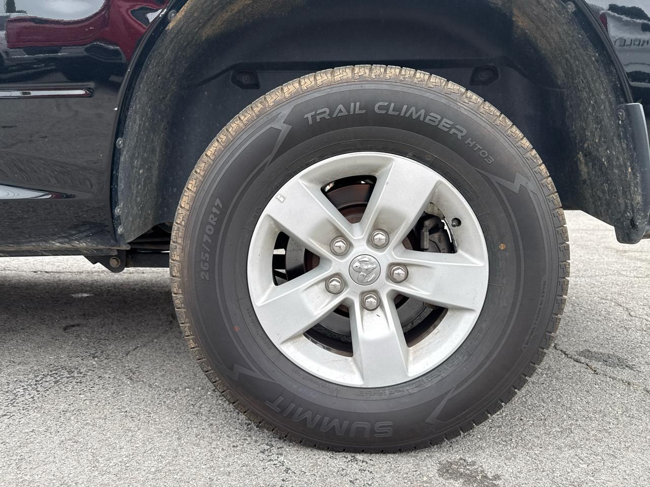 RAM 1500 SLT Quad Cab 4WD 2024