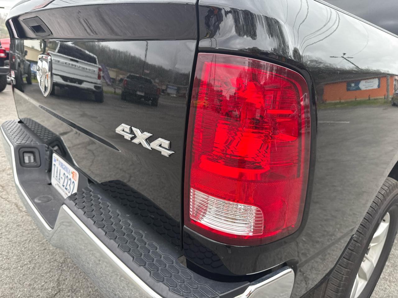 RAM 1500 SLT Quad Cab 4WD 2024