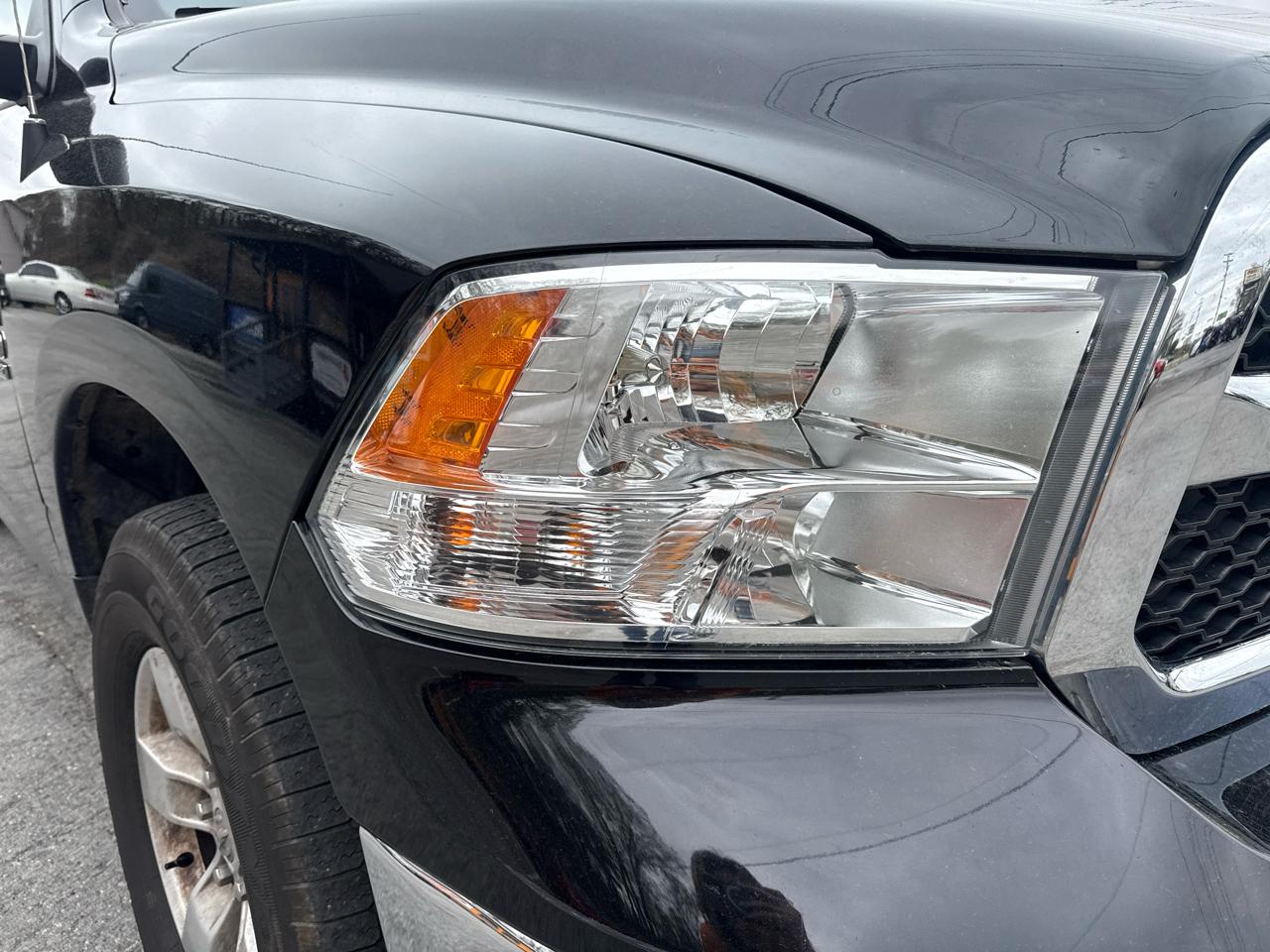 RAM 1500 SLT Quad Cab 4WD 2024