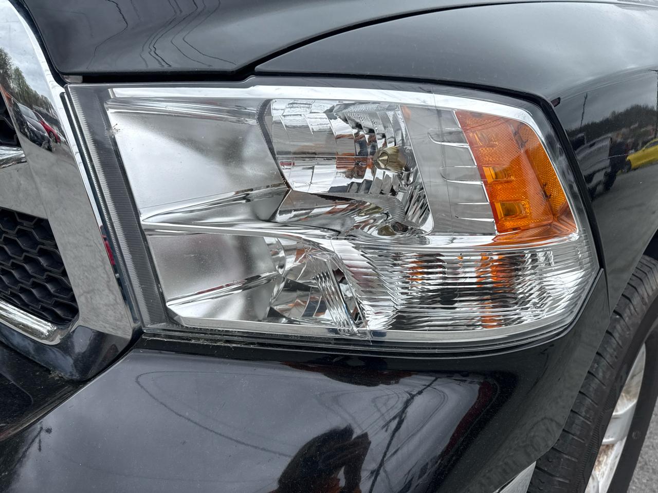 RAM 1500 SLT Quad Cab 4WD 2024