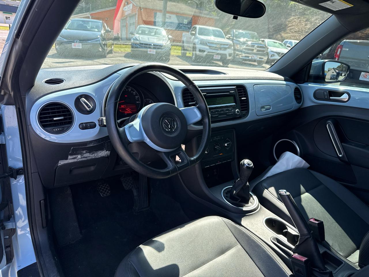 Volkswagen Beetle Base 2012