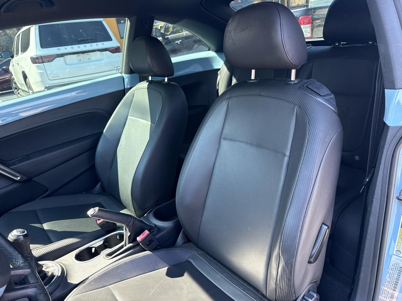 Volkswagen Beetle Base 2012