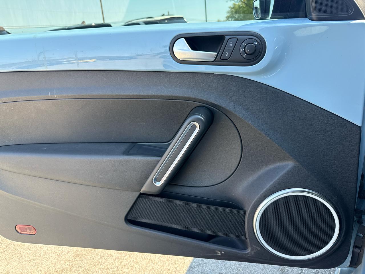 Volkswagen Beetle Base 2012