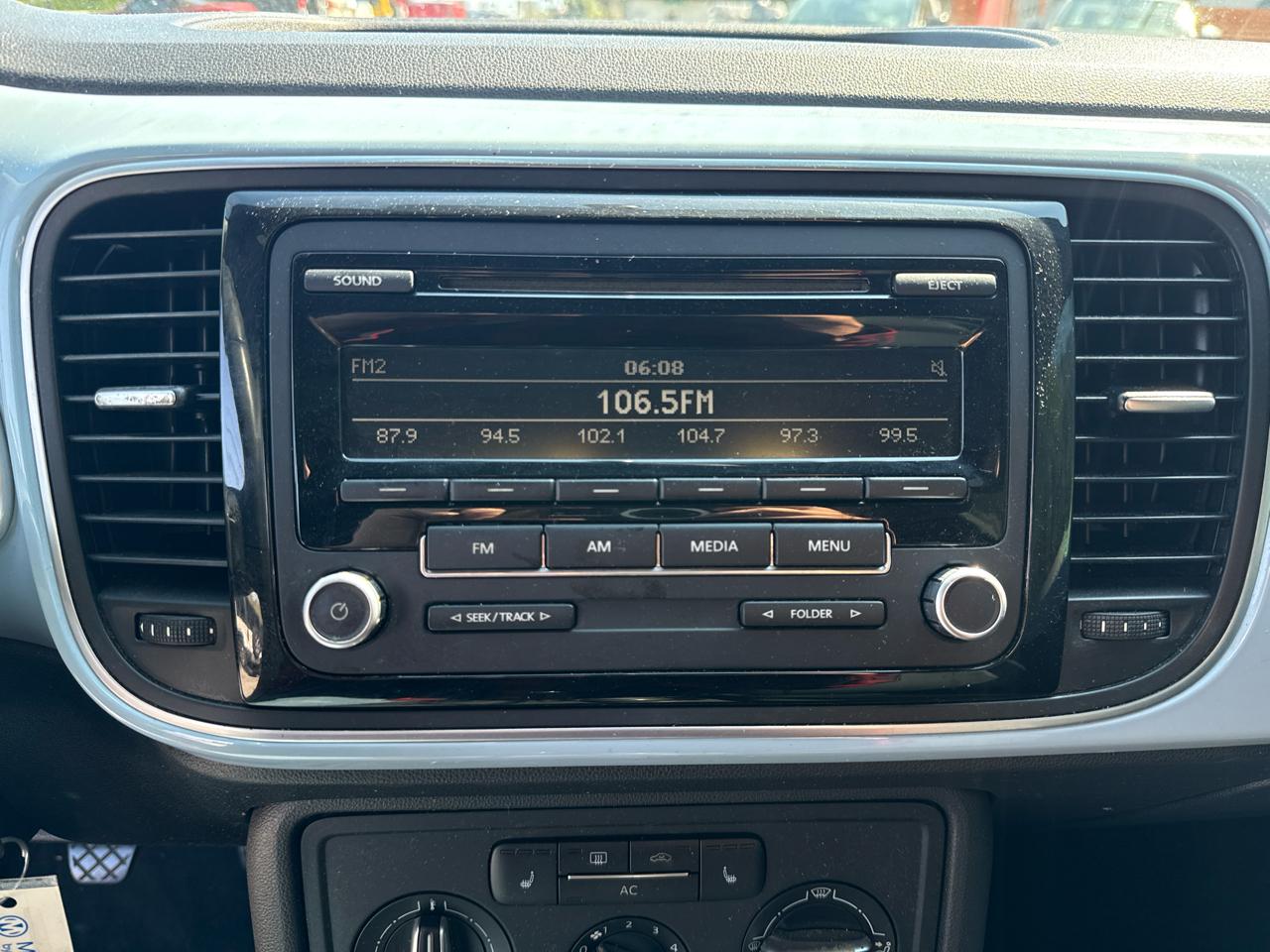 Volkswagen Beetle Base 2012