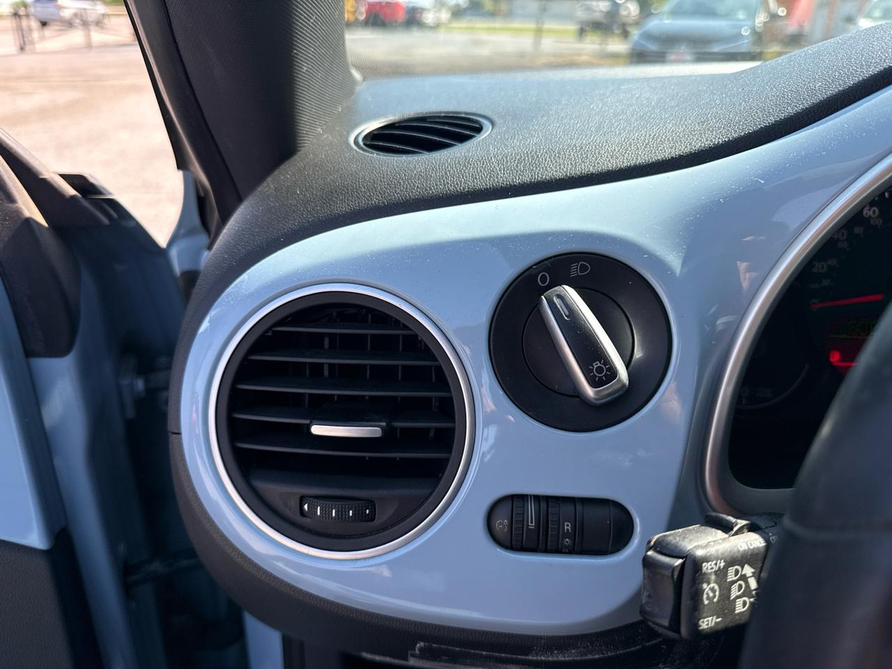 Volkswagen Beetle Base 2012