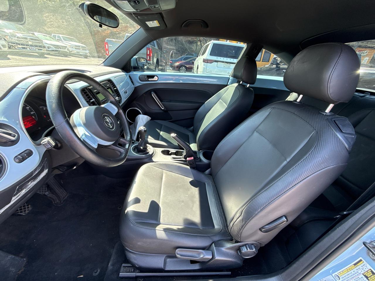 Volkswagen Beetle Base 2012