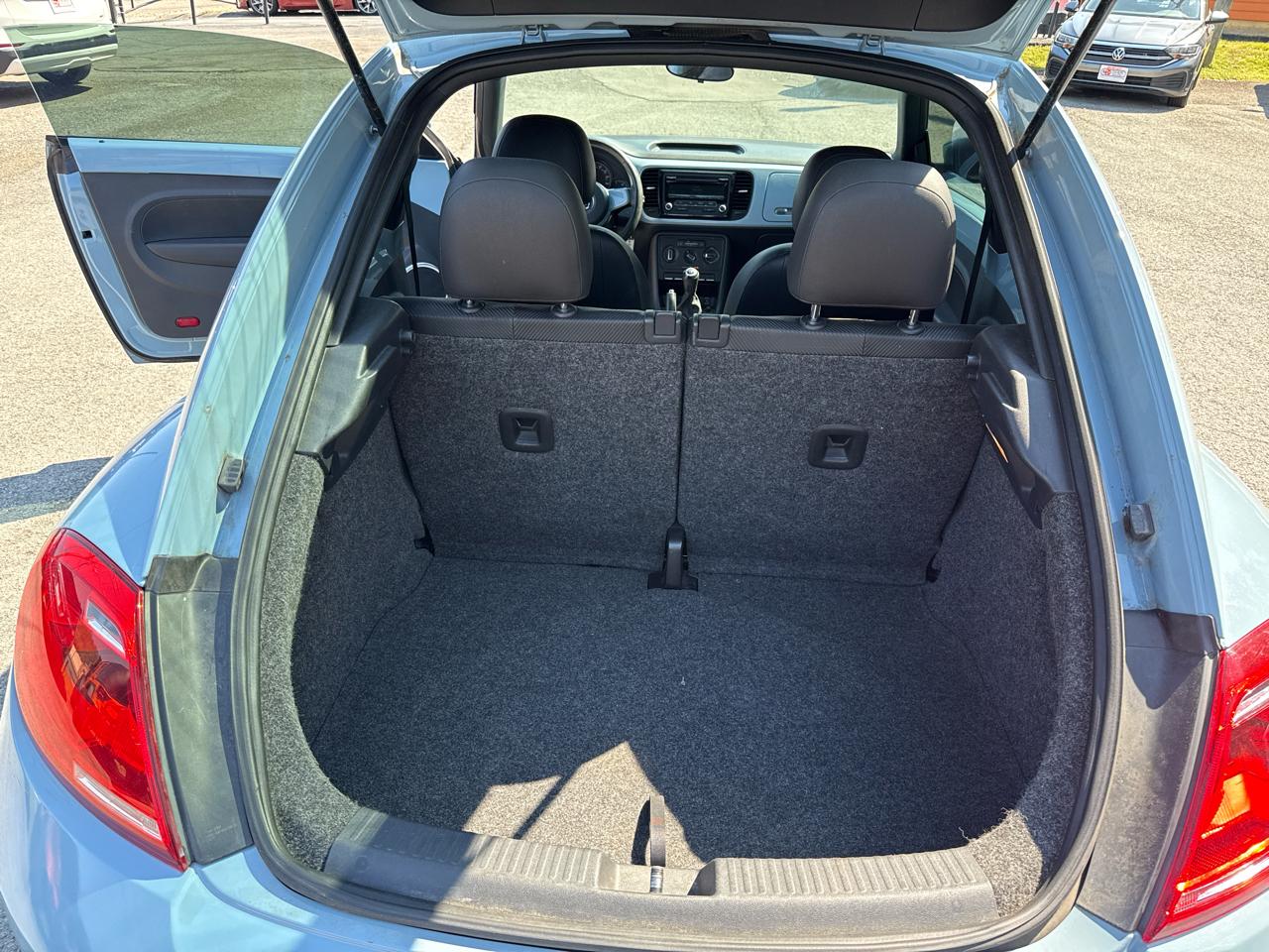 Volkswagen Beetle Base 2012