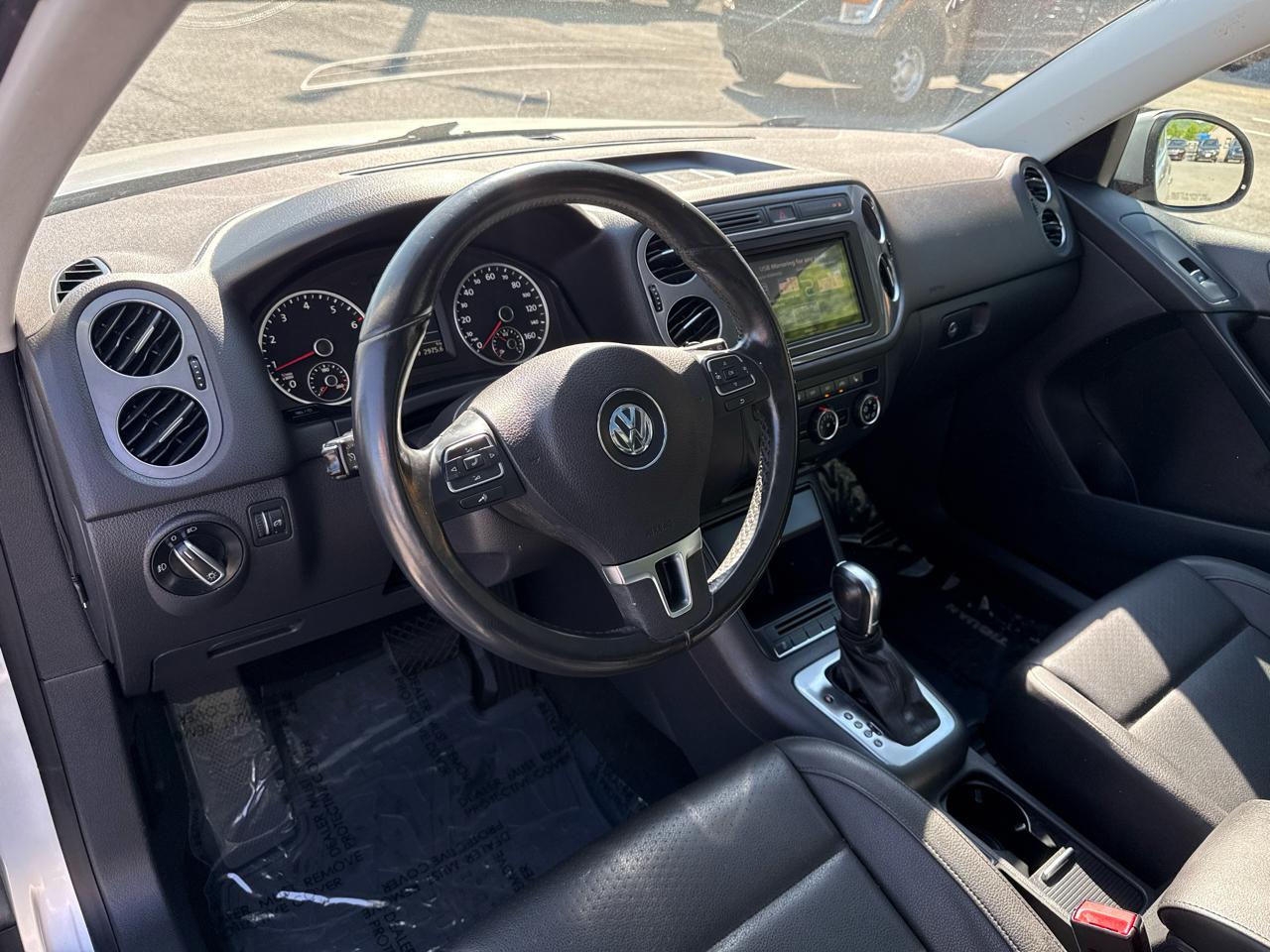 Volkswagen Tiguan S 2013