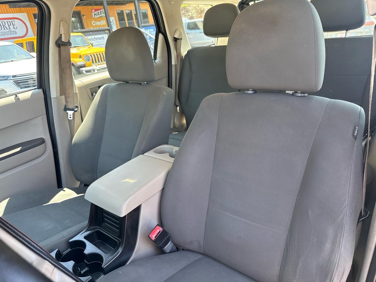 Ford Escape XLS FWD 2010
