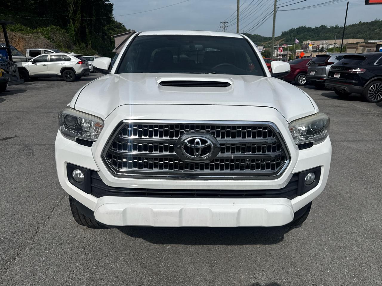 Toyota Tacoma SR5 Double Cab Long Bed V6 6AT 2WD 2017