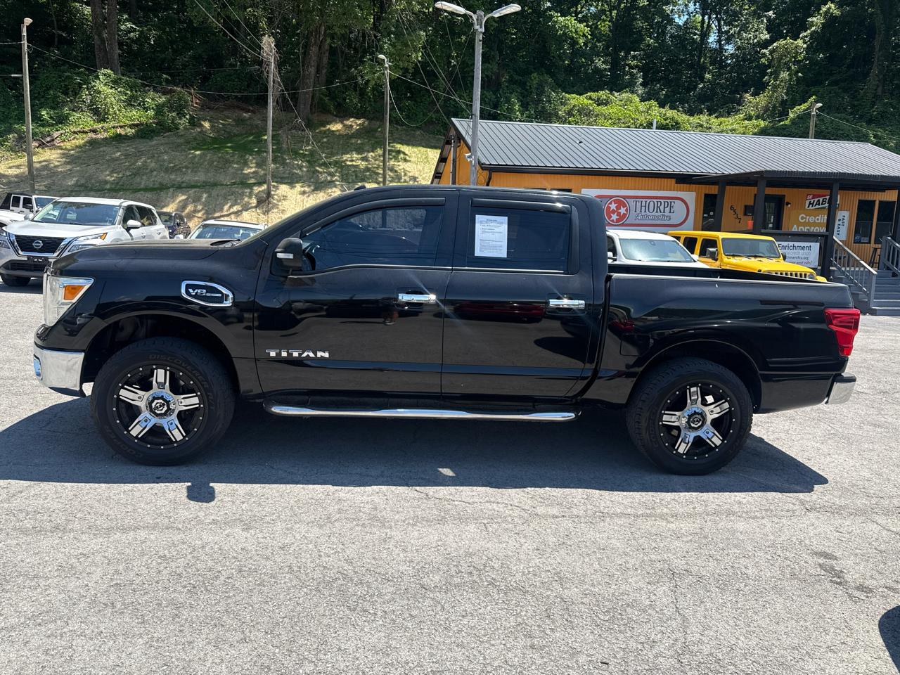 Nissan Titan SV Crew Cab 4WD 2017