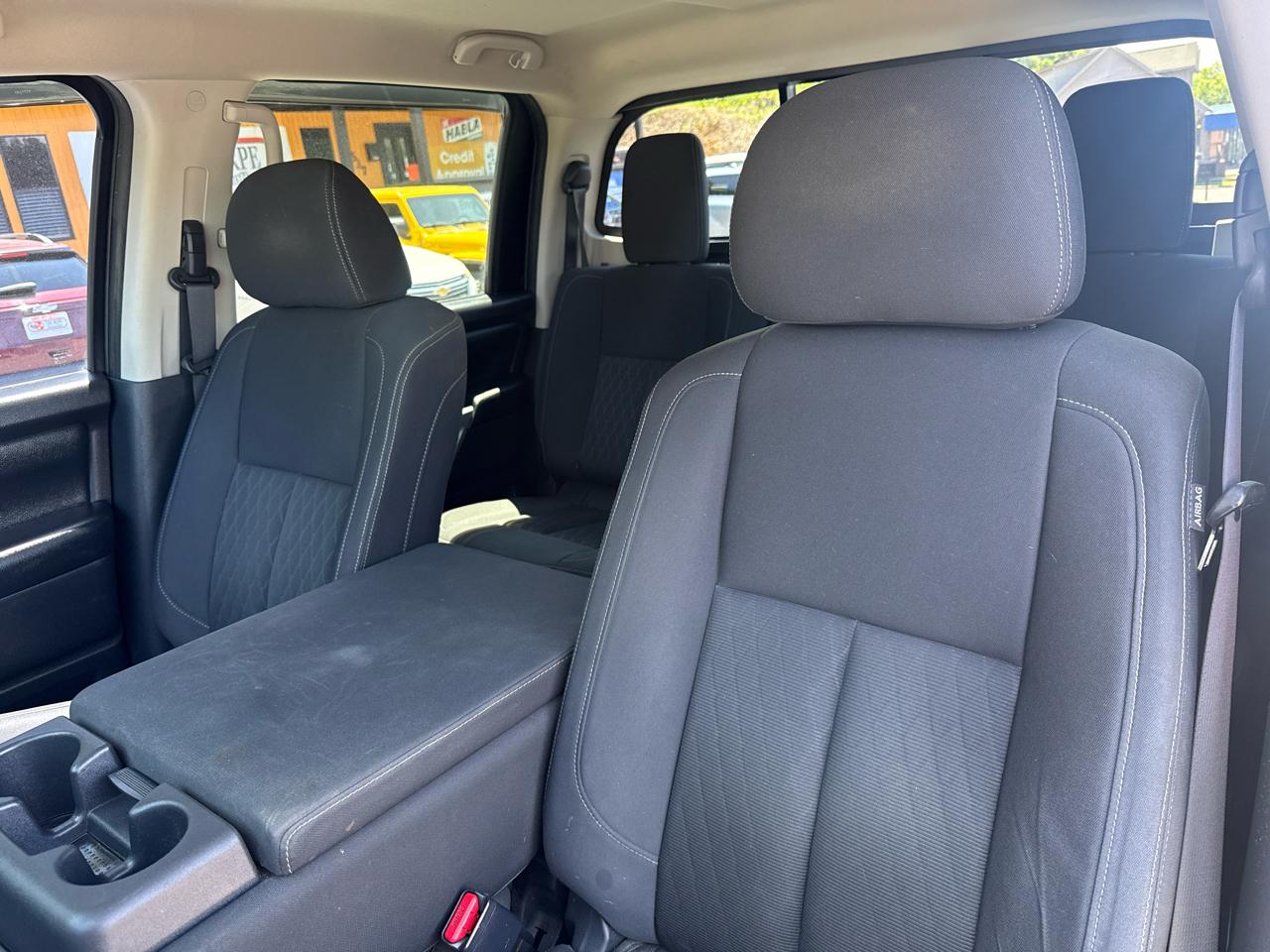 Nissan Titan SV Crew Cab 4WD 2017