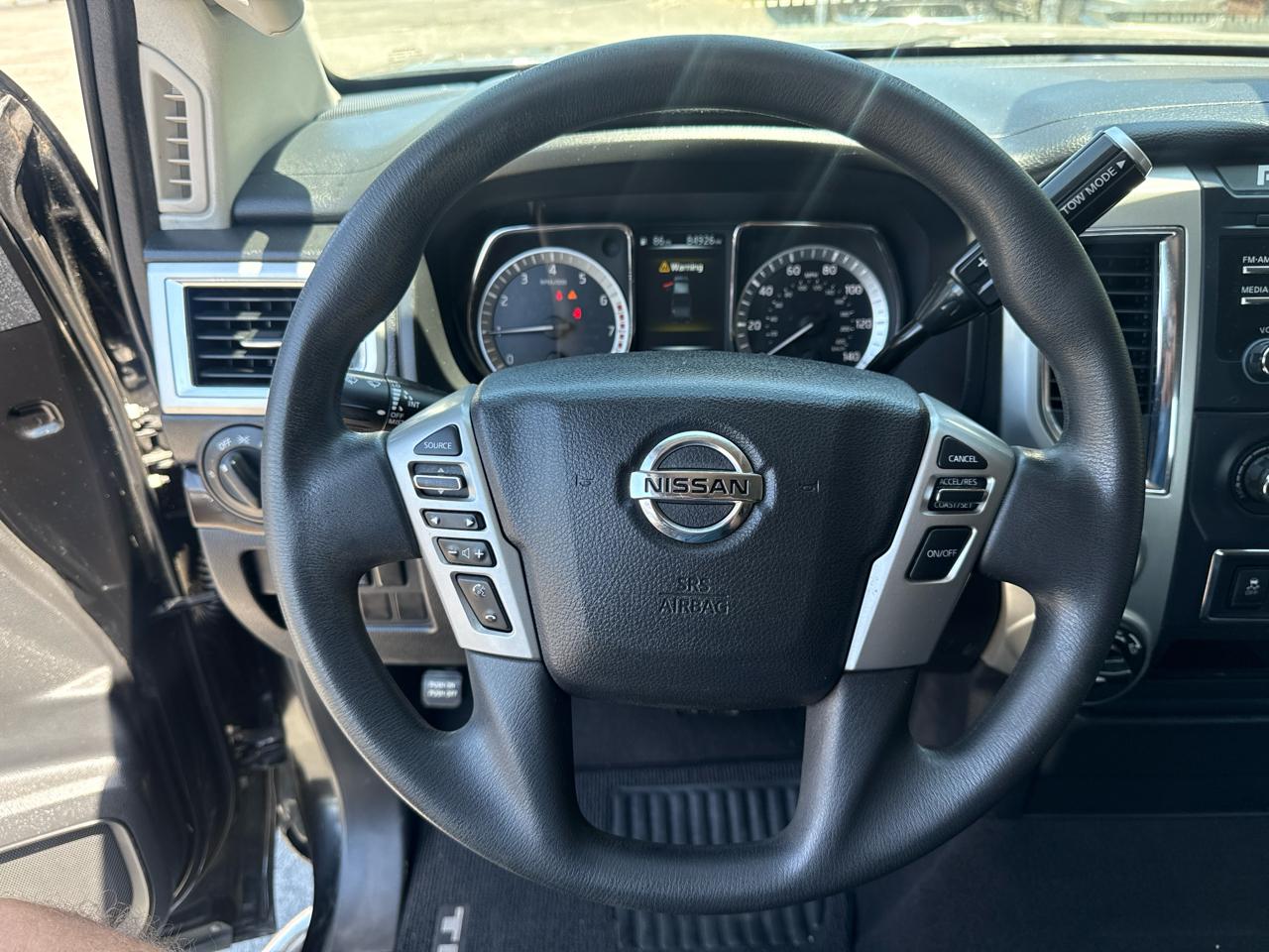 Nissan Titan SV Crew Cab 4WD 2017