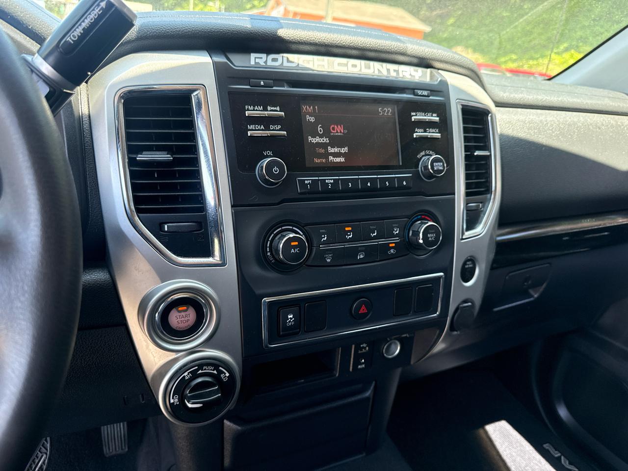 Nissan Titan SV Crew Cab 4WD 2017