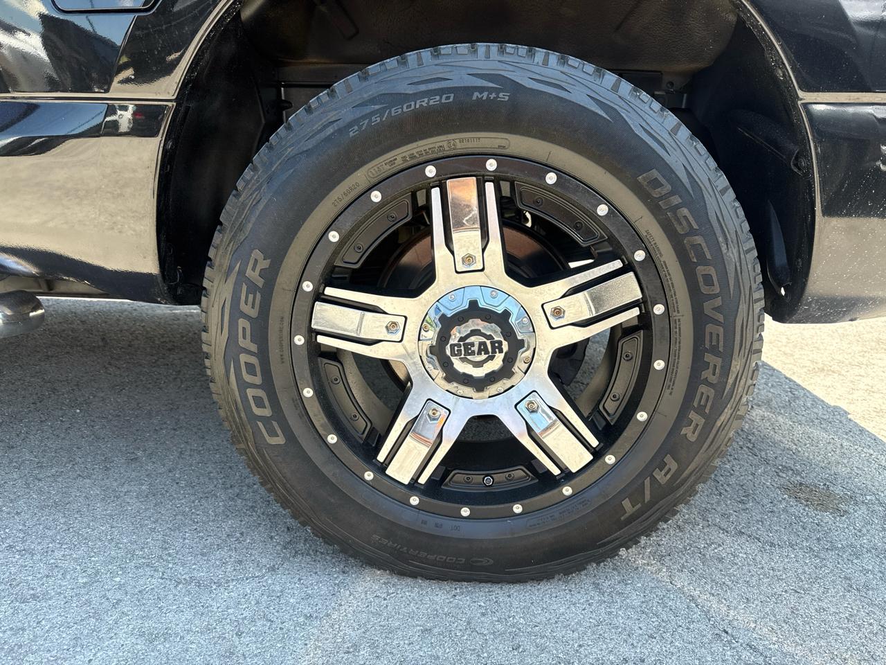 Nissan Titan SV Crew Cab 4WD 2017